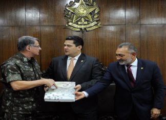 No Senado, Comandante do Exército diz que missão na fronteira é humanitária