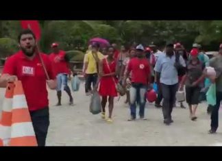 Carro do ministro Ricardo Salles é atacado na Bahia