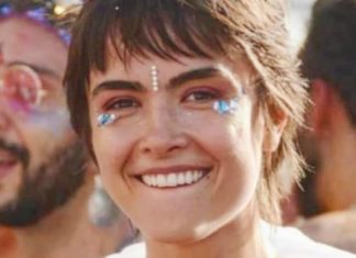 Maria Casadevall se explica após deixar seios à mostra no carnaval