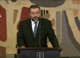 Apoio à libertação da Venezuela é “incondicional”, diz Araújo