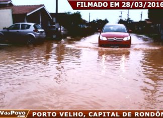 RUAS DESTRUÍDAS OU COMPLETAMENTE ALAGADAS.