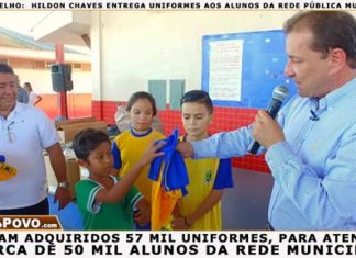 PREFEITO ENTREGA 57 MIL UNIFORMES