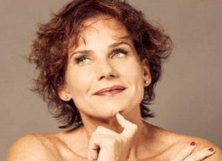 Ex-paquita refaz pose de sua capa na ‘Playboy’ após 30 anos