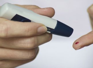 Saúde suspende autoteste de HIV realizado como projeto piloto em 14 cidades