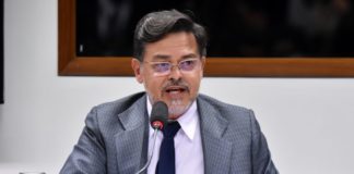 Comissão aprova direito da criança de visitar pais internados em hospital