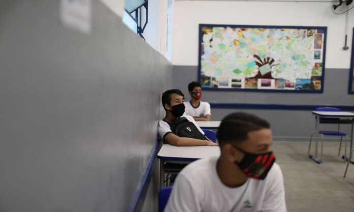 2020-11-24t173811z_172143334_rc2t9k9rlmc4_rtrmadp_3_health-coronavirus-brazil-schools