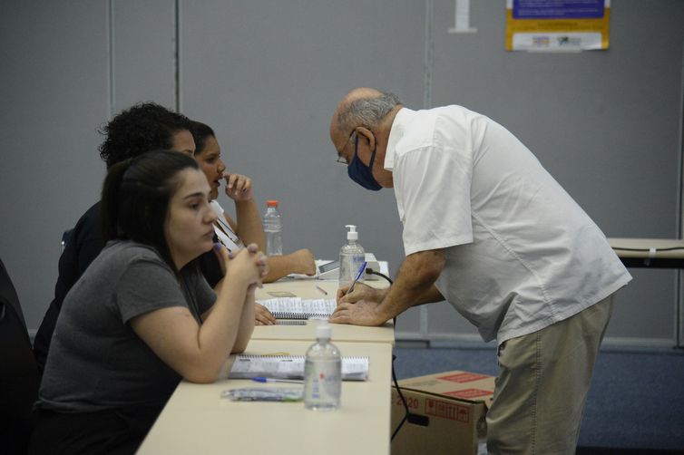 Cidadãos com mais de 70 anos, que não são obrigados a votar, representam 9,2% do eleitorado - Tomaz Silva/Agência Brasil