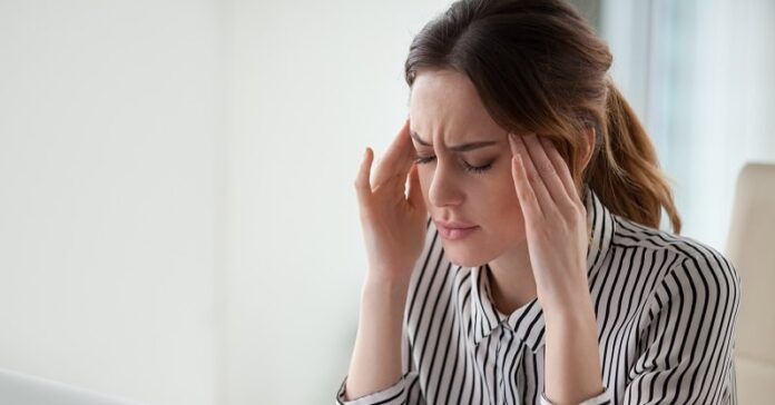 Novo remédio atogepant promete alívio rápido para enxaqueca. Estudo comprova efeitos no primeiro dia de uso. Confira os detalhes.