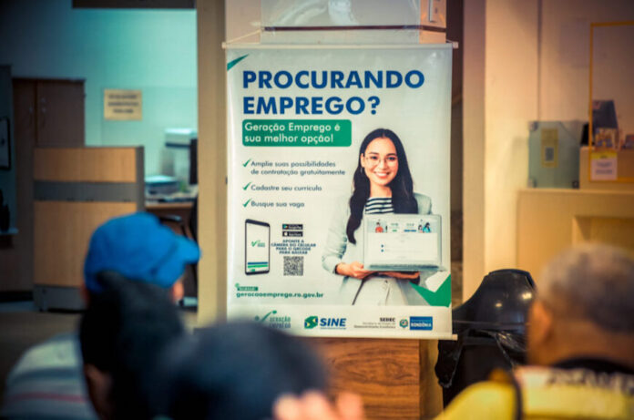 Confira as 2.470 vagas de emprego e cursos gratuitos oferecidos pelo Geração Emprego em Rondônia. Capacite-se e amplie suas oportunidades no mercado!