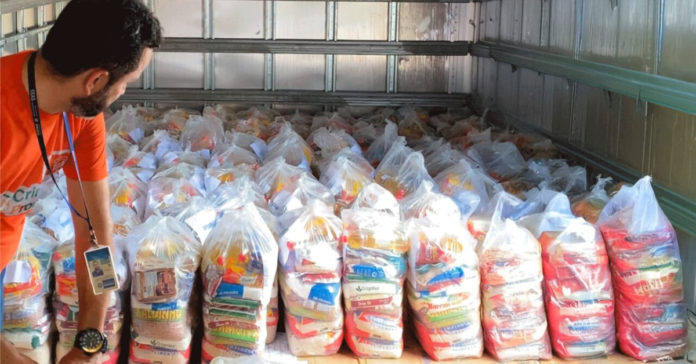 Apoio Emergencial: Cestas Básicas e Água para Vítimas das Enchentes