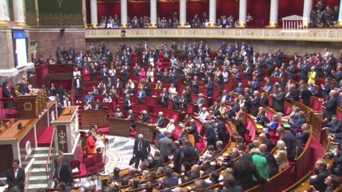 Proposta de morte assistida passa na França e segue para o Senado