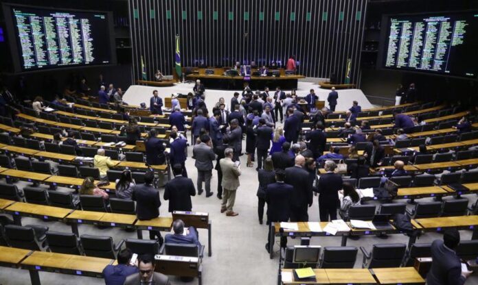 Câmara amplia vagas de deputados federais devido ao aumento populacional