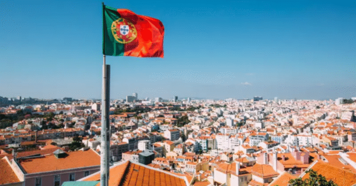 Brasileiros estão entre os imigrantes notificados para sair de Portugal