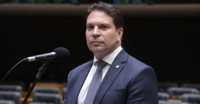 Inquérito do golpe segue contra Ramagem, mesmo após votação na Câmara