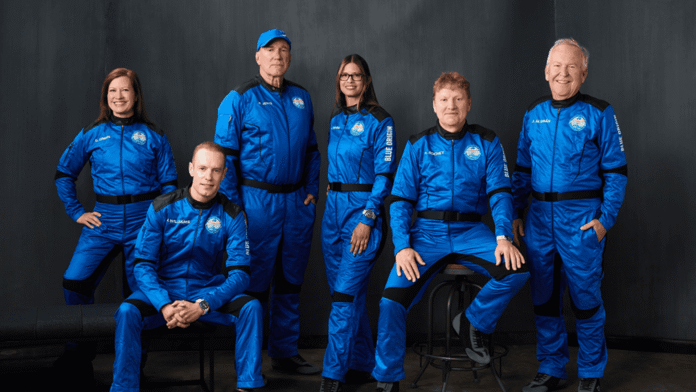 New Shepard retorna com segurança após voo suborbital turístico