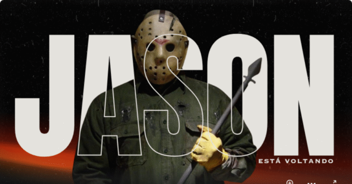 Jason Voorhees aparece com máscara ensanguentada e facão, sobre fundo escuro com o nome JASON em destaque.