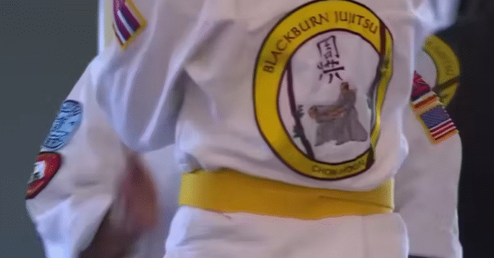 Técnica de jiu-jitsu ajuda jovem a frustrar sequestro nos Estados Unidos