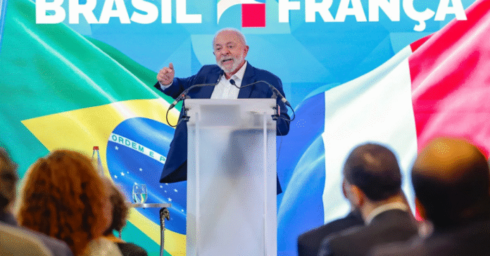 Presidente afirma que acordos com França renderão US$ 100 bilhões