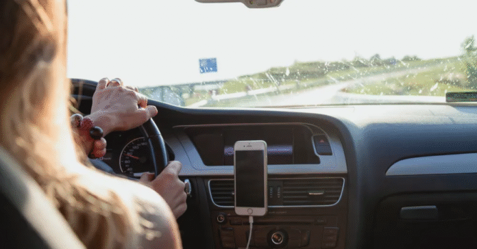 Aplicativo poderá descontar parcelas direto da conta do trabalhador