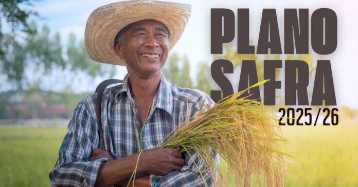 Agricultor segurando cesta com alimentos diante do letreiro Plano Safra 2025/2026, representando a agricultura familiar no Brasil