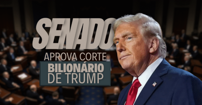 Donald Trump em frente ao Senado dos EUA, após aprovação de corte de gastos