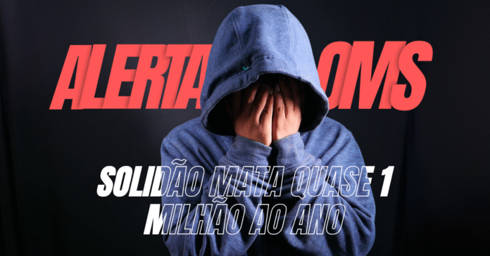 Pessoa com capuz em ambiente escuro representa a solidão e o isolamento social