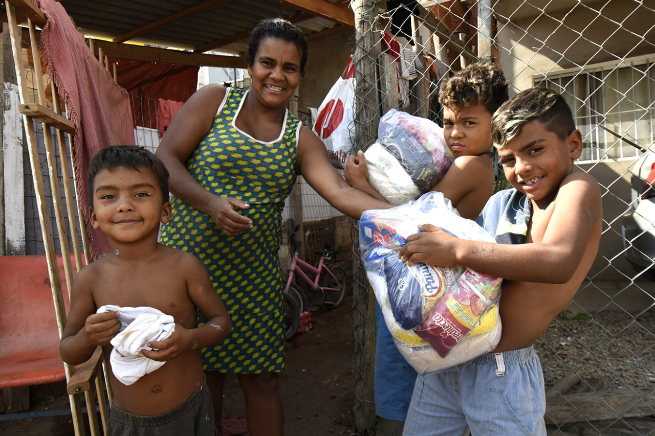 Ação do governo leva alimentos a famílias carentes, reforçando que o Brasil saiu do Mapa da Fome