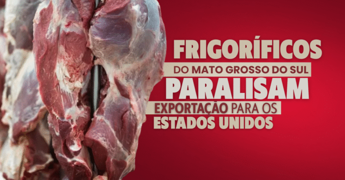 Frigoríficos de MS paralisam exportação para os EUA Carcaças de carne em frigorífico com texto: Frigoríficos do Mato Grosso do Sul paralisam exportação para os Estados Unidos