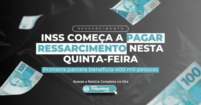 Arte com notas de 100 reais ao fundo e texto em destaque sobre o início do pagamento de ressarcimentos pelo INSS nesta quinta-feira.