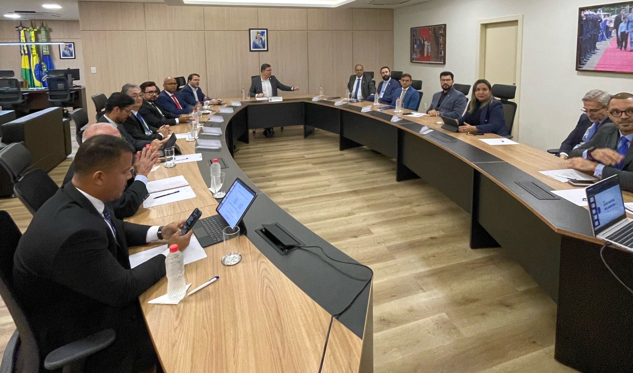 Autoridades reunidas pela união entre os Poderes em Rondônia