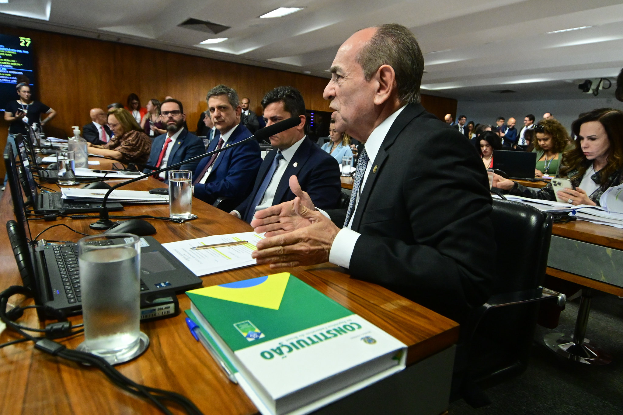 Senadores durante sessão da CCJ discutem e votam o novo Código Eleitoral com destaque para o voto impresso.