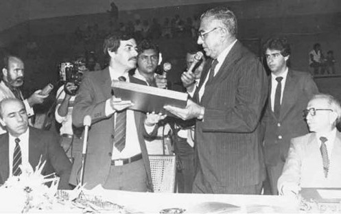  José de Abreu Bianco recebe documento ao assumir presidência da Assembleia Legislativa de Rondônia