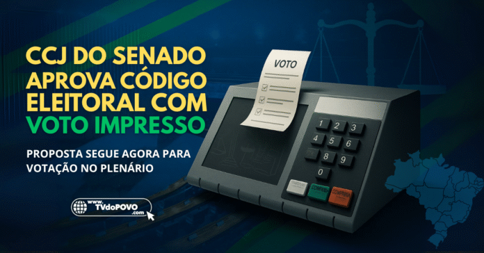 Urna eletrônica imprime comprovante de voto ao lado de manchete sobre aprovação do Código Eleitoral com voto impresso pela CCJ do Senado.