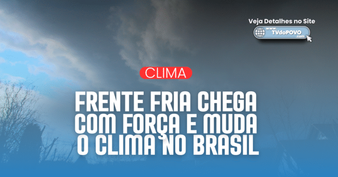 Imagem mostra céu carregado com nuvens escuras sobre paisagem brasileira, ilustrando a chegada da frente fria.