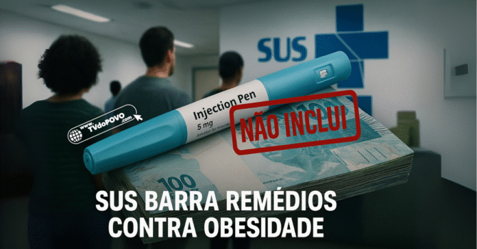SUS barra Ozempic e Wegovy com caneta injetora e carimbo vermelho “Não Inclui” sobre dinheiro.