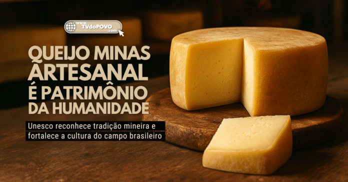 Arte com queijo minas artesanal cortado sobre tábua de madeira e texto anunciando o reconhecimento da Unesco como Patrimônio da Humanidade