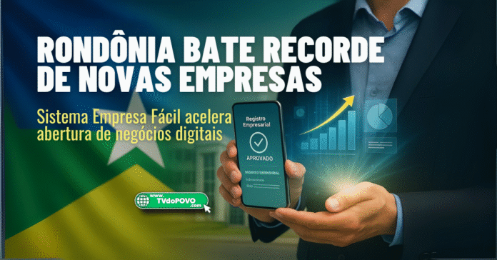 Homem segura celular com registro aprovado e gráficos digitais, com bandeira de Rondônia ao fundo