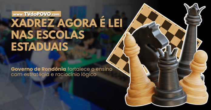 Estudantes jogando xadrez com peças sobrepostas e título Xadrez agora é lei nas escolas estaduais