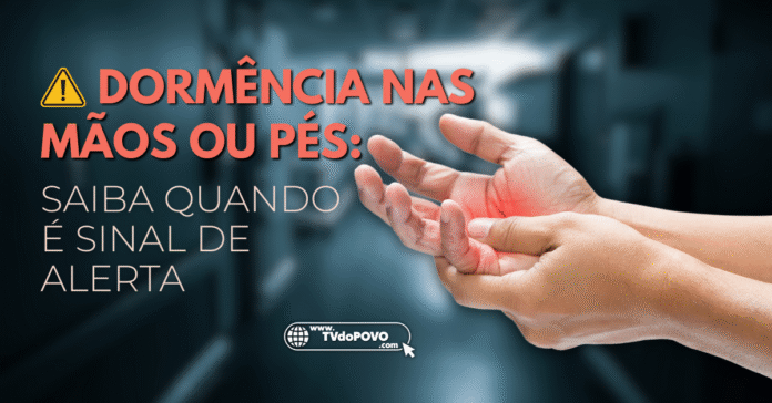 Mãos com sensação de dormência em fundo de hospital, ilustrando alerta de saúde