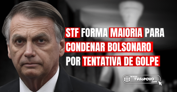 Foto de Jair Bolsonaro à esquerda com expressão séria; ao fundo, estátua da Justiça desfocada. Texto sobreposto: “STF forma maioria para condenar Bolsonaro por tentativa de golpe”.
