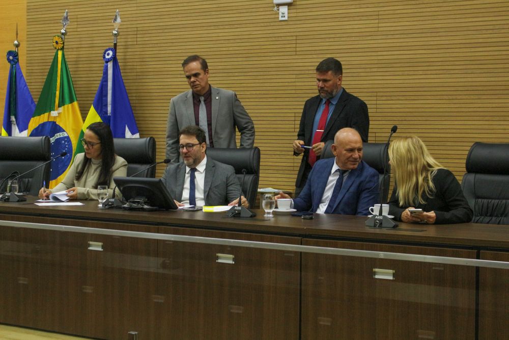 Deputados participam de sessão plenária na Assembleia Legislativa de Rondônia