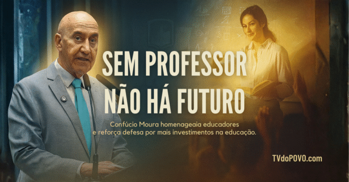 Senador Confúcio Moura discursa no Senado durante homenagem ao Dia do Professor, com frase “Sem professor não há futuro” e imagem simbólica de professora em sala de aula.