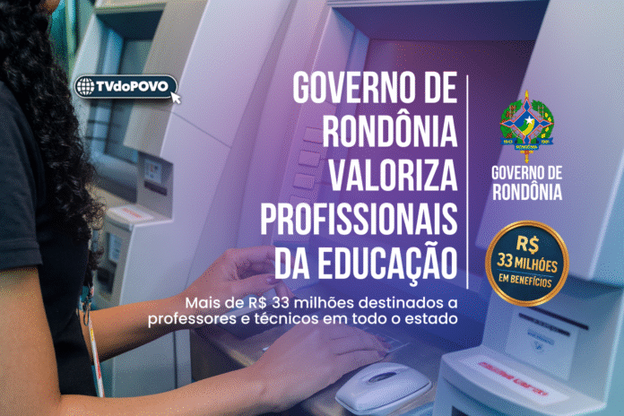 Servidora utiliza caixa eletrônico após pagamento de benefícios do Governo de Rondônia a profissionais da Educação