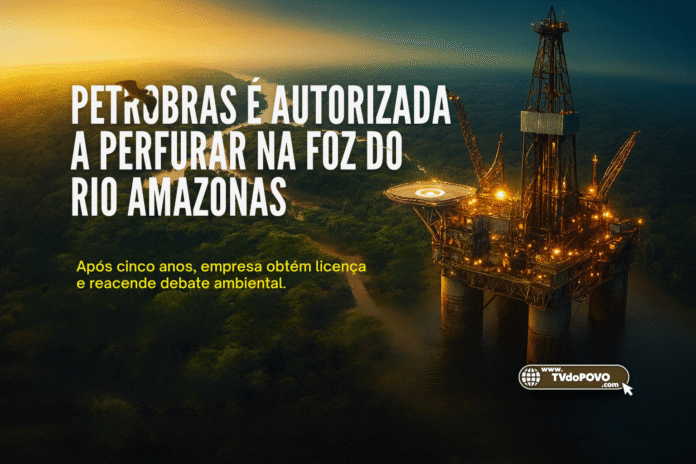 Plataforma de petróleo iluminada na Foz do Rio Amazonas ao entardecer, simbolizando o retorno da Petrobras após cinco anos de impasse ambiental.