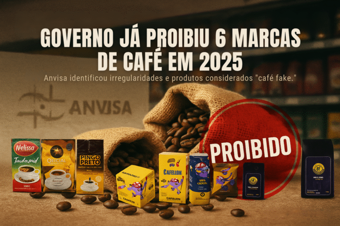 Imagem editorial mostra sacos de café e embalagens de seis marcas proibidas pela Anvisa em 2025, com selo vermelho “PROIBIDO” e fundo com o logotipo da Anvisa.