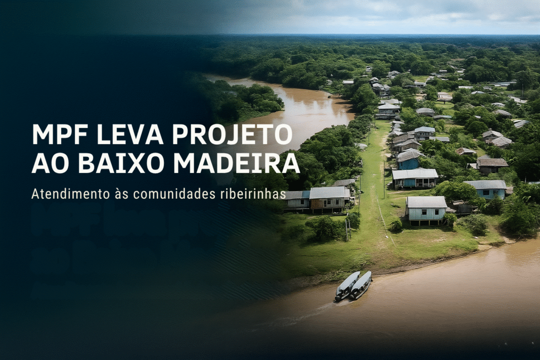 Vista aérea de comunidade ribeirinha do Baixo Madeira com casas de madeira, vegetação densa e barco atracado à margem do rio.