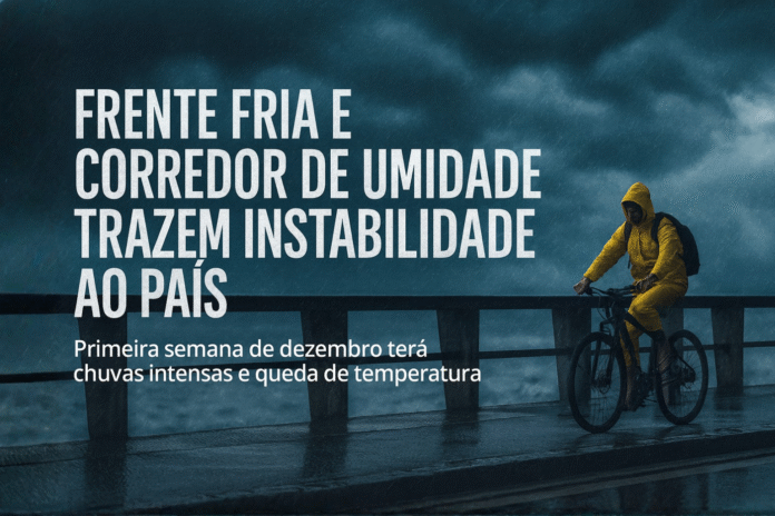 Ciclista de capa amarela pedala sob chuva intensa em dia de instabilidade climática.
