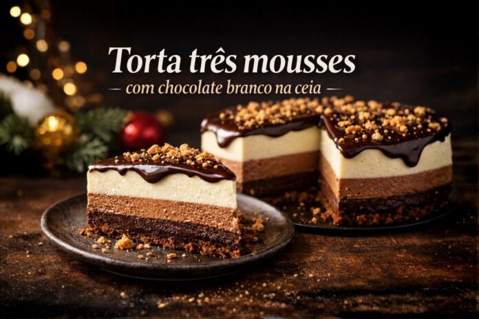 Torta três mousses com chocolate branco em camadas servida como sobremesa da ceia de Natal