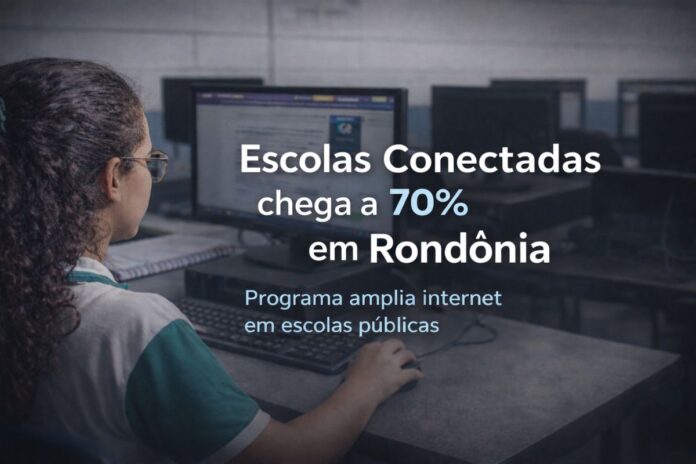 Escolas Conectadas alcança 70% das escolas públicas em Rondônia Estudante utiliza computador em escola pública durante avanço do programa Escolas Conectadas em Rondônia